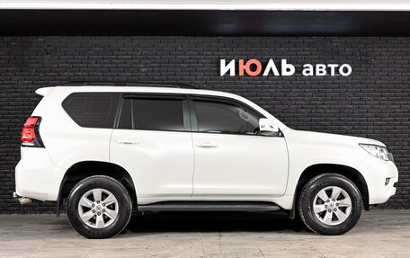 Toyota Land Cruiser Prado 150 рестайлинг 2, 2022 год, 4 895 000 рублей, 10 фотография