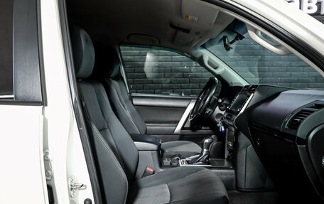 Toyota Land Cruiser Prado 150 рестайлинг 2, 2022 год, 4 895 000 рублей, 12 фотография
