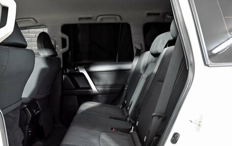 Toyota Land Cruiser Prado 150 рестайлинг 2, 2022 год, 4 895 000 рублей, 23 фотография