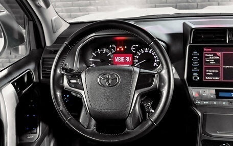 Toyota Land Cruiser Prado 150 рестайлинг 2, 2022 год, 4 895 000 рублей, 20 фотография