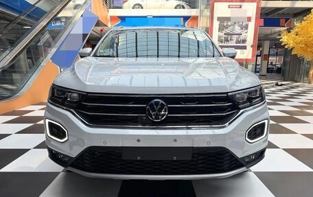Volkswagen T-Roc I, 2022 год, 1 966 666 рублей, 2 фотография