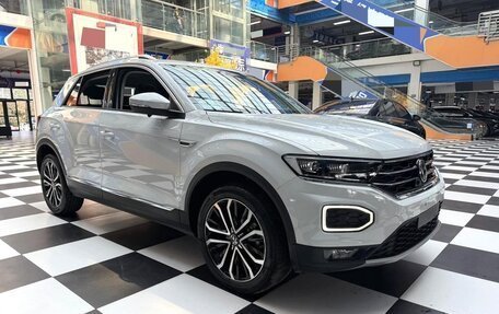Volkswagen T-Roc I, 2022 год, 1 966 666 рублей, 3 фотография
