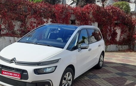 Citroen C4 Picasso II рестайлинг, 2017 год, 1 350 000 рублей, 1 фотография