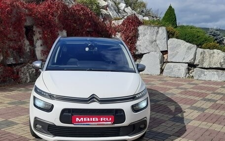 Citroen C4 Picasso II рестайлинг, 2017 год, 1 350 000 рублей, 2 фотография