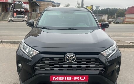 Toyota RAV4, 2019 год, 3 290 000 рублей, 1 фотография
