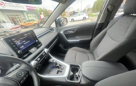 Toyota RAV4, 2019 год, 3 290 000 рублей, 6 фотография