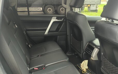 Toyota Land Cruiser Prado 150 рестайлинг 2, 2019 год, 6 000 000 рублей, 22 фотография
