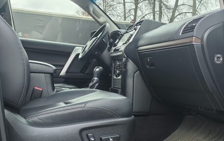 Toyota Land Cruiser Prado 150 рестайлинг 2, 2019 год, 6 000 000 рублей, 17 фотография
