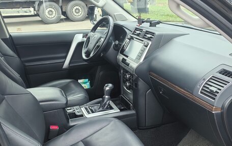Toyota Land Cruiser Prado 150 рестайлинг 2, 2019 год, 6 000 000 рублей, 19 фотография