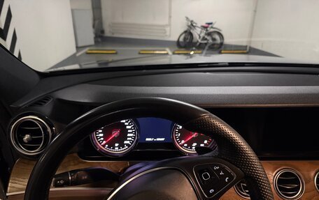 Mercedes-Benz E-Класс, 2017 год, 2 950 000 рублей, 15 фотография