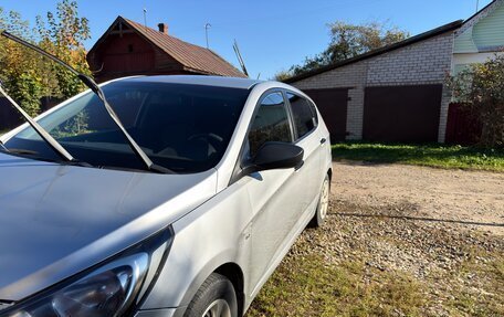 Hyundai Solaris II рестайлинг, 2012 год, 800 000 рублей, 10 фотография