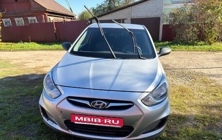 Hyundai Solaris II рестайлинг, 2012 год, 800 000 рублей, 9 фотография