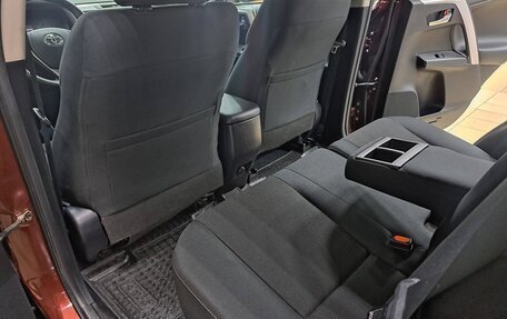 Toyota RAV4, 2018 год, 2 260 000 рублей, 10 фотография