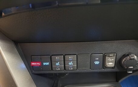 Toyota RAV4, 2018 год, 2 260 000 рублей, 14 фотография