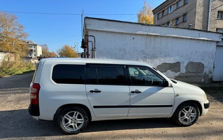 Toyota Succeed I рестайлинг, 2003 год, 425 000 рублей, 2 фотография