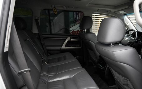 Toyota Land Cruiser 200, 2008 год, 2 390 000 рублей, 7 фотография