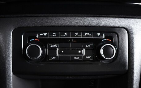Volkswagen Amarok I рестайлинг, 2013 год, 1 299 000 рублей, 16 фотография