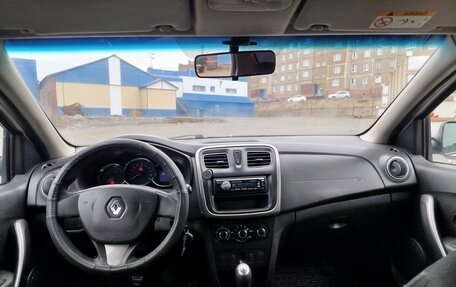 Renault Logan II, 2015 год, 650 000 рублей, 2 фотография