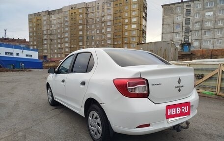 Renault Logan II, 2015 год, 650 000 рублей, 5 фотография