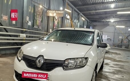 Renault Logan II, 2015 год, 650 000 рублей, 12 фотография