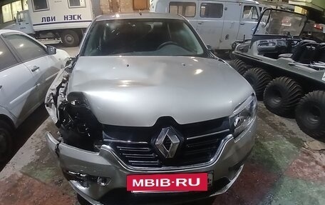 Renault Logan II, 2018 год, 250 000 рублей, 5 фотография