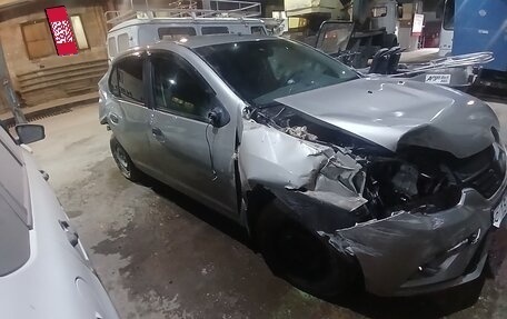 Renault Logan II, 2018 год, 250 000 рублей, 8 фотография
