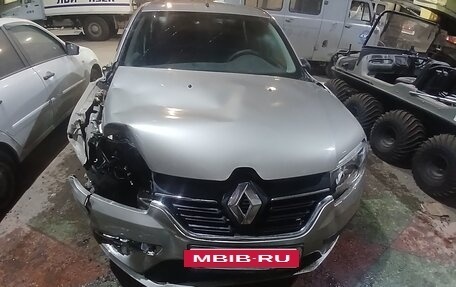 Renault Logan II, 2018 год, 250 000 рублей, 6 фотография