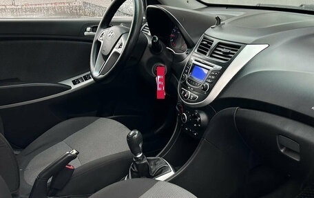 Hyundai Solaris II рестайлинг, 2013 год, 795 000 рублей, 13 фотография