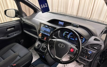 Toyota Voxy III, 2016 год, 1 899 000 рублей, 10 фотография