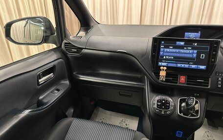 Toyota Voxy III, 2016 год, 1 899 000 рублей, 13 фотография