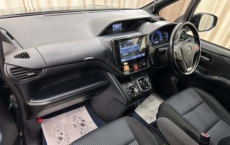 Toyota Voxy III, 2016 год, 1 899 000 рублей, 12 фотография