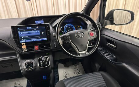 Toyota Voxy III, 2016 год, 1 899 000 рублей, 14 фотография