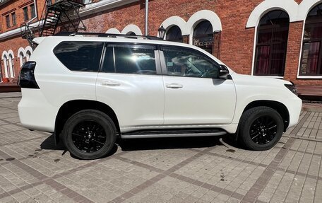 Toyota Land Cruiser Prado 150 рестайлинг 2, 2021 год, 6 600 000 рублей, 6 фотография