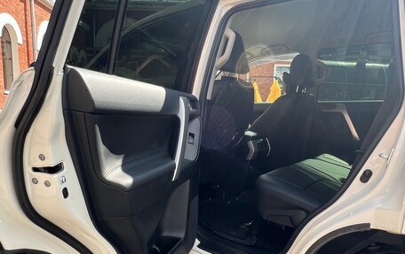 Toyota Land Cruiser Prado 150 рестайлинг 2, 2021 год, 6 600 000 рублей, 11 фотография