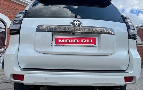Toyota Land Cruiser Prado 150 рестайлинг 2, 2021 год, 6 600 000 рублей, 7 фотография