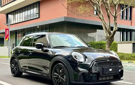 MINI Clubman, 2023 год, 2 076 000 рублей, 4 фотография
