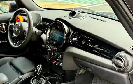 MINI Clubman, 2023 год, 2 076 000 рублей, 13 фотография