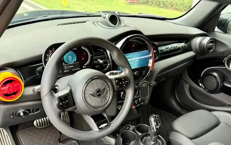 MINI Clubman, 2023 год, 2 076 000 рублей, 9 фотография