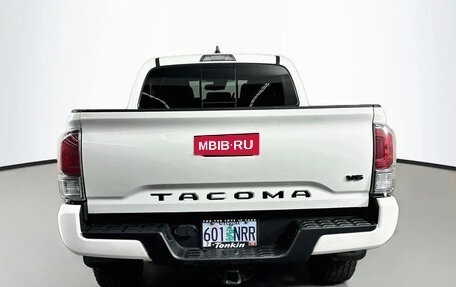 Toyota Tacoma III, 2022 год, 8 897 645 рублей, 2 фотография