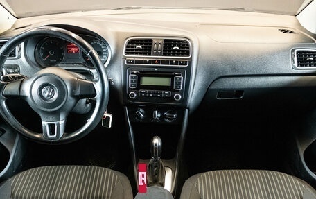 Volkswagen Polo VI (EU Market), 2012 год, 700 000 рублей, 5 фотография