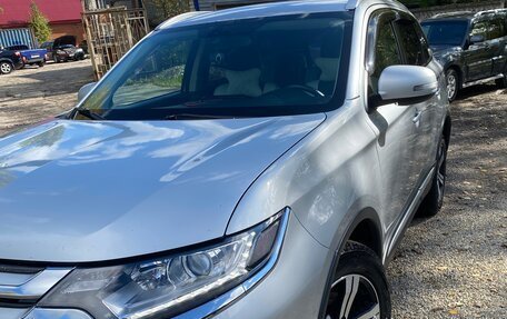 Mitsubishi Outlander III рестайлинг 3, 2016 год, 1 435 000 рублей, 5 фотография