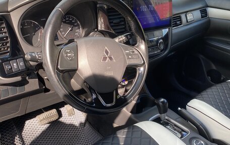 Mitsubishi Outlander III рестайлинг 3, 2016 год, 1 435 000 рублей, 7 фотография