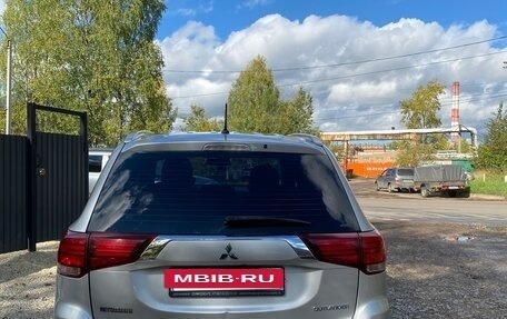 Mitsubishi Outlander III рестайлинг 3, 2016 год, 1 435 000 рублей, 2 фотография