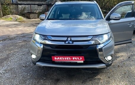 Mitsubishi Outlander III рестайлинг 3, 2016 год, 1 435 000 рублей, 3 фотография