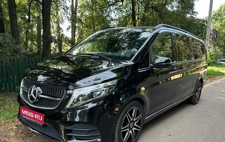 Mercedes-Benz V-Класс, 2022 год, 9 500 000 рублей, 1 фотография