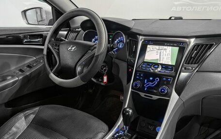 Hyundai Sonata VI, 2010 год, 910 000 рублей, 14 фотография