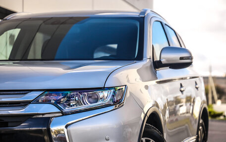 Mitsubishi Outlander III рестайлинг 3, 2018 год, 1 948 777 рублей, 2 фотография