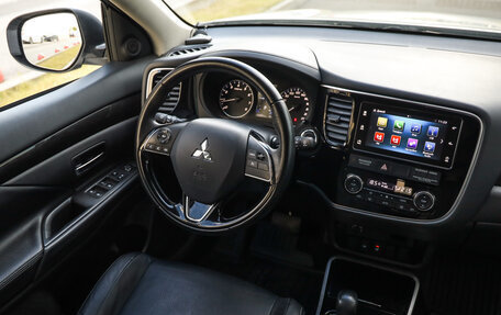 Mitsubishi Outlander III рестайлинг 3, 2018 год, 1 948 777 рублей, 10 фотография