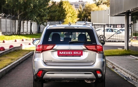 Mitsubishi Outlander III рестайлинг 3, 2018 год, 1 948 777 рублей, 7 фотография