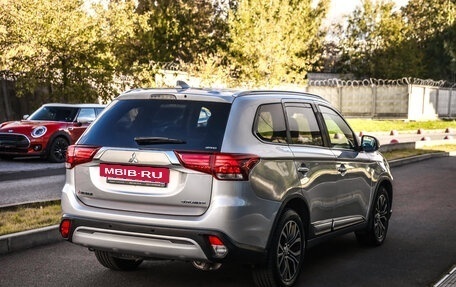 Mitsubishi Outlander III рестайлинг 3, 2018 год, 1 948 777 рублей, 6 фотография